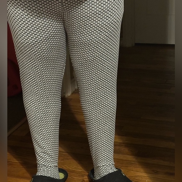 Honey Comb Tik Tok Leggings Size: OS - Picture 6 of 7